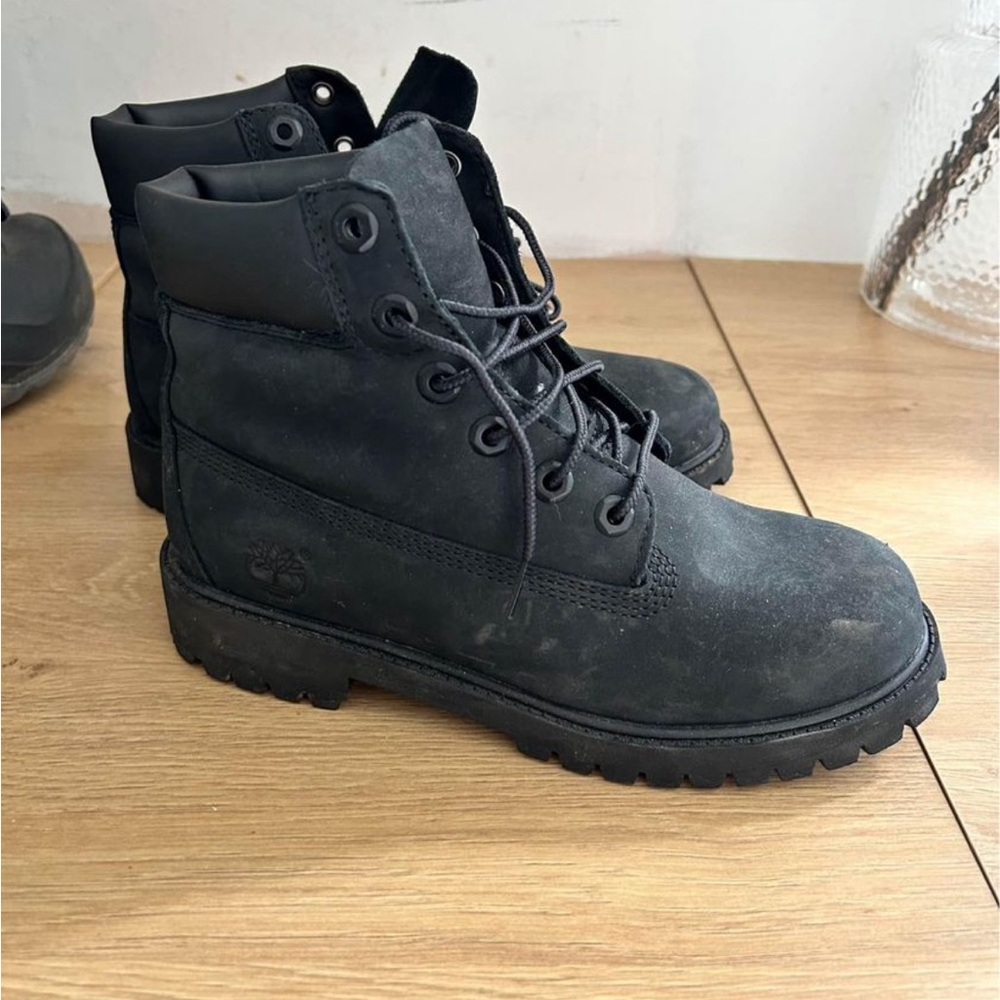 Boys size 5Y Timberland boots